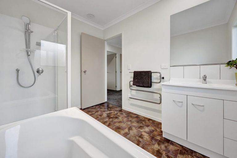 Photo of property in 25 Longfellow Road, Opunake, 4616