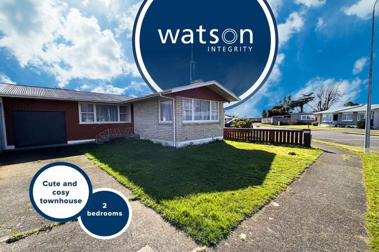 Photo of property in 44 Karaka Crescent, Levin, 5510