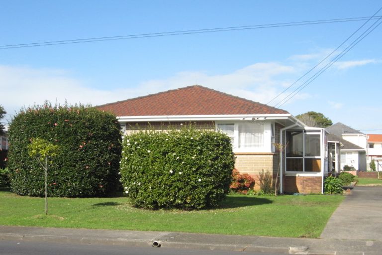 Photo of property in 1/57 Orams Road, Hillpark, Auckland, 2102