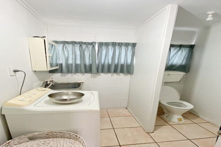 Photo of property in 12 Thomas Avenue, Te Atatu Peninsula, Auckland, 0610