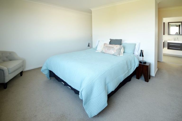 Photo of property in 114a Tiroroa Avenue, Te Atatu South, Auckland, 0610