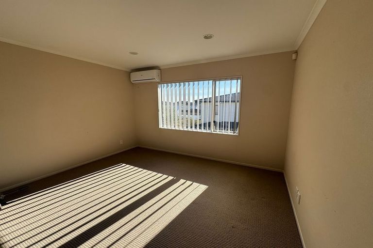 Photo of property in 2 Oakhurst Avenue, Flat Bush, Auckland, 2019