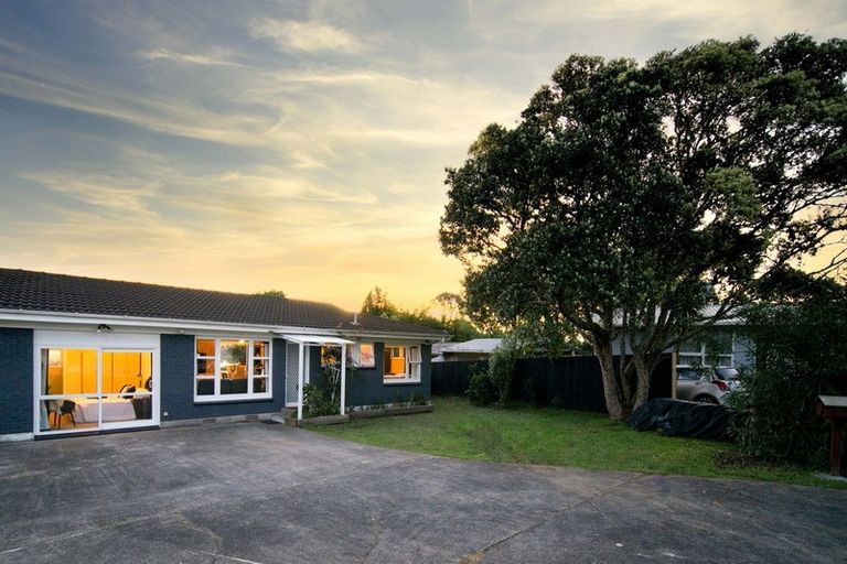 Photo of property in 1/16 Roseburn Place, Pakuranga, Auckland, 2010