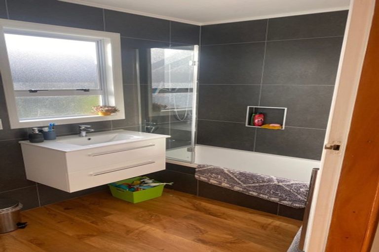 Photo of property in 243 Mangorei Road, Merrilands, New Plymouth, 4312