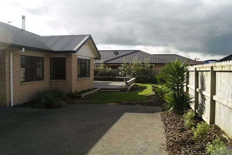 Photo of property in 35 Greig Place, Pukekohe, 2120