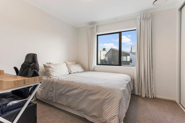 Photo of property in 4 Hononga Lane, Northcote, Auckland, 0627