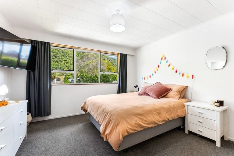 Photo of property in 16a Indiana Grove, Totara Park, Upper Hutt, 5018