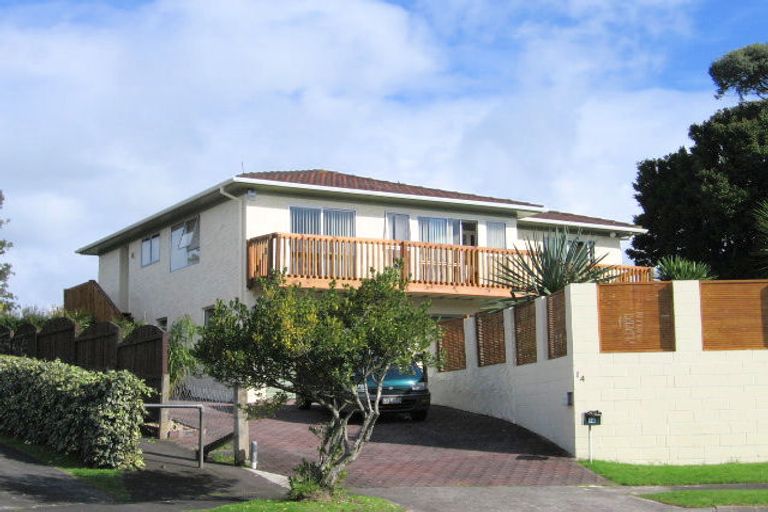 Photo of property in 14 Yarra Place, Botany Downs, Auckland, 2010