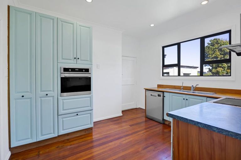 Photo of property in 11 Galt Street, Hawera, 4610