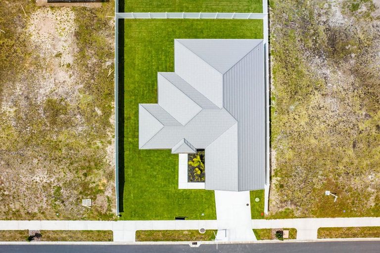 Photo of property in 104 Kaurinui Crescent, One Tree Point, 0118