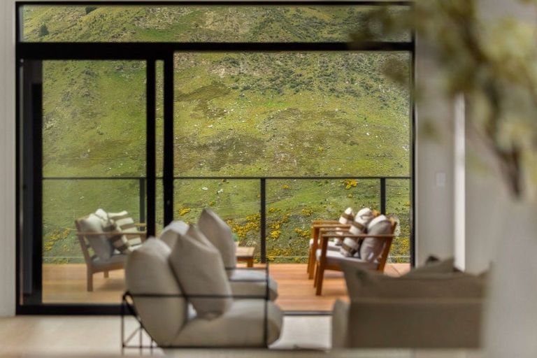 Photo of property in 6 Powder Terrace, Arthurs Point, Queenstown, 9371