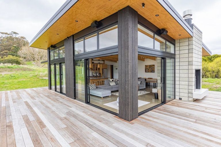 Photo of property in 360a Longbush Road, Hinakura, Masterton, 5884