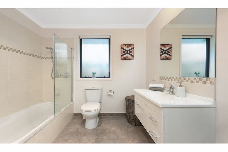 Photo of property in 31 Bateleur Close, Welcome Bay, Tauranga, 3112