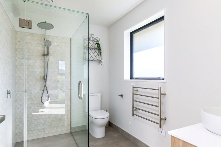 Photo of property in 33 Nikau Drive, Redwoodtown, Blenheim, 7201
