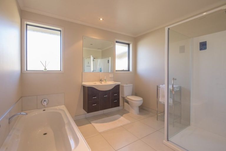Photo of property in 35 Old Station Avenue, Wanaka, 9305