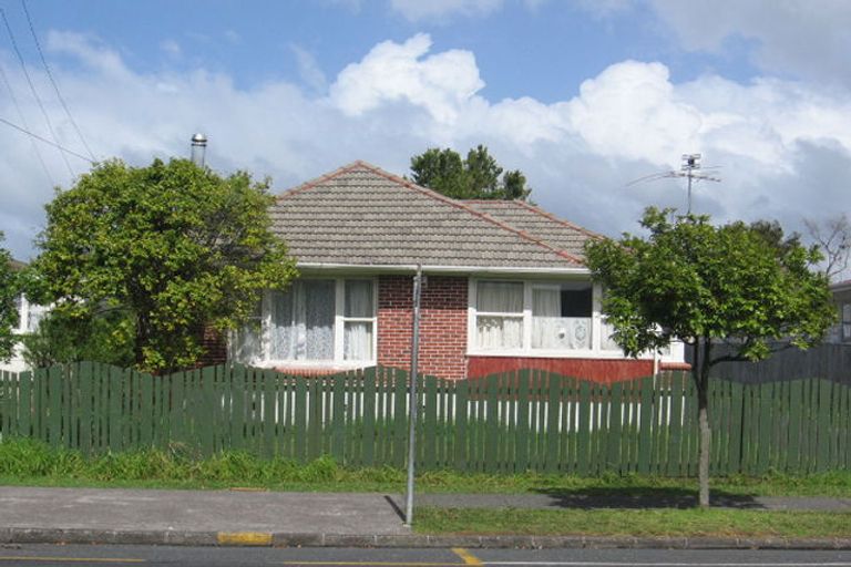 Photo of property in 14 Saint Leonards Road, Kelston, Auckland, 0602