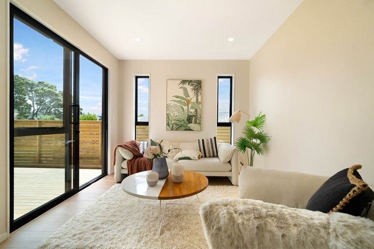 Photo of property in 8b Mason Street, New Lynn, Auckland, 0600