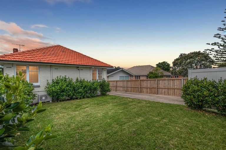 Photo of property in 4/37 Onewa Road, Northcote, Auckland, 0627