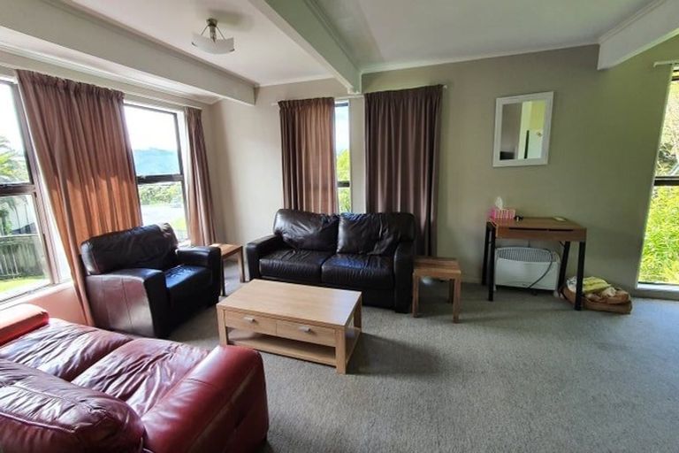 Photo of property in 34 Pekanga Road, Normandale, Lower Hutt, 5010