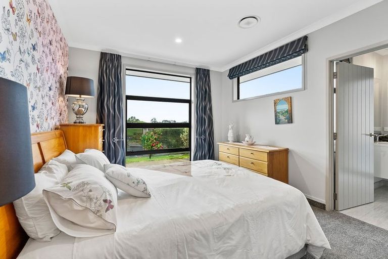 Photo of property in 18 Manurau Crescent, Merrilands, New Plymouth, 4312