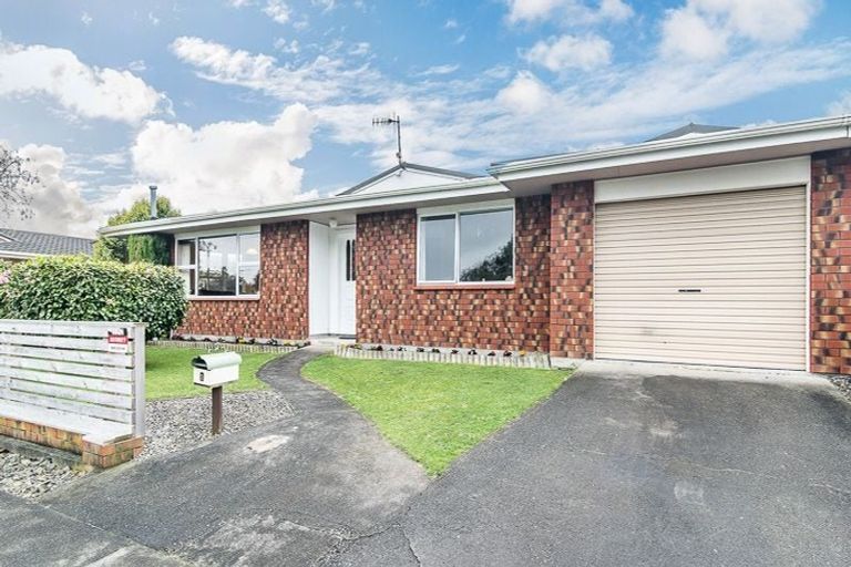 Photo of property in 1 Matai Street, Waikanae, 5036