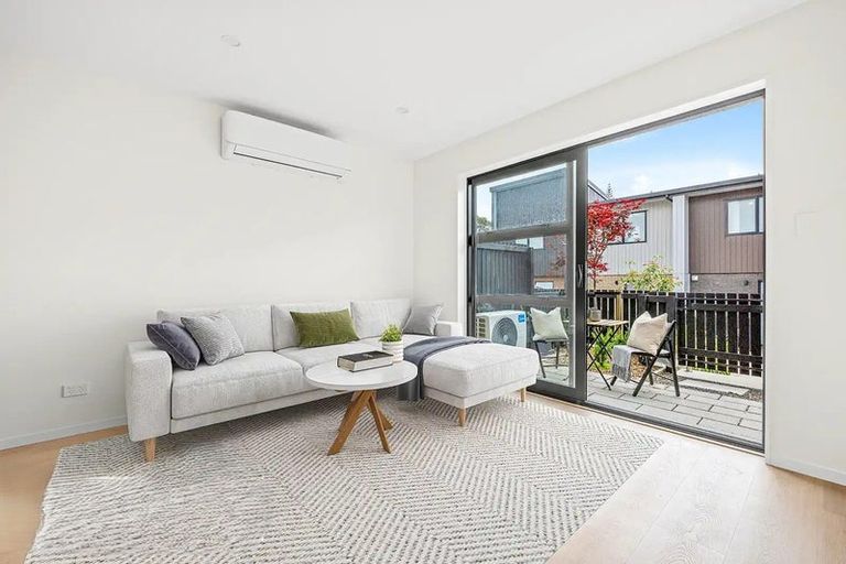 Photo of property in 3/476 West Coast Road, Glen Eden, Auckland, 0602