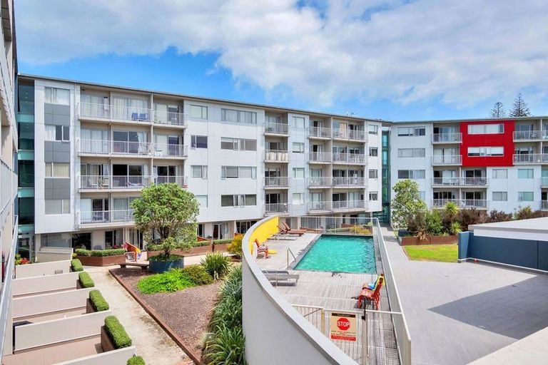 Photo of property in Shoal Haven Apartments, 206a/130 Anzac Street, Takapuna, Auckland, 0622