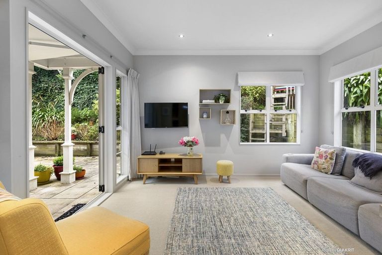 Photo of property in 15a Aplin Terrace, Ngaio, Wellington, 6035