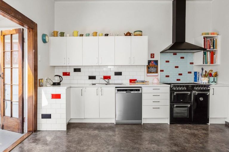 Photo of property in 15 Ellison Street, Napier South, Napier, 4110