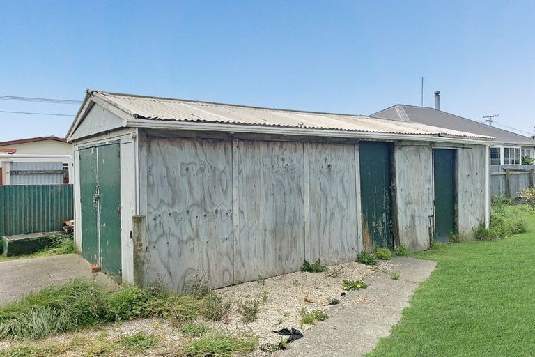 Photo of property in 15 Pratt Avenue, Foxton Beach, Foxton, 4815