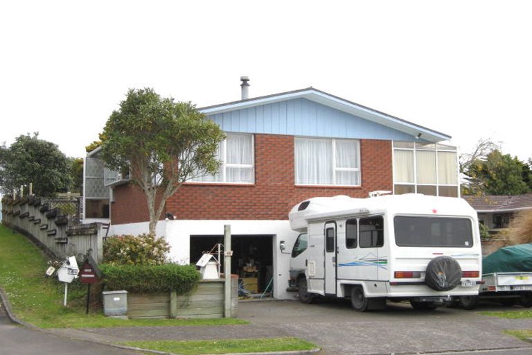 Photo of property in 18 Montana Place, Merrilands, New Plymouth, 4312