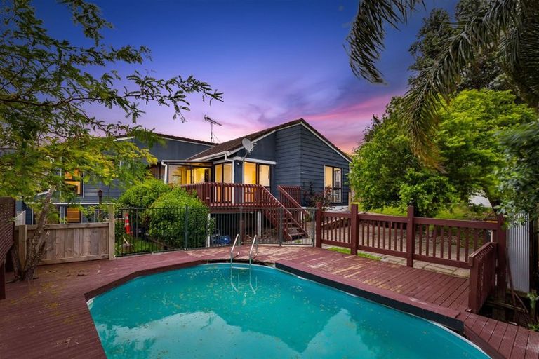 Photo of property in 17 Ebony Place, Massey, Auckland, 0614