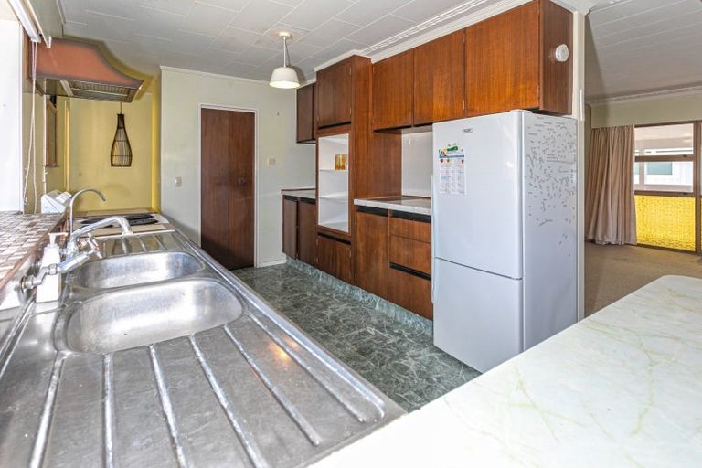 Photo of property in 107 Titiro Place, Onemana, Whangamata, 3691