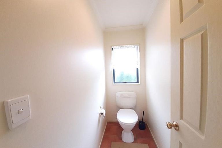 Photo of property in 3/72 Swanson Road, Henderson, Auckland, 0610