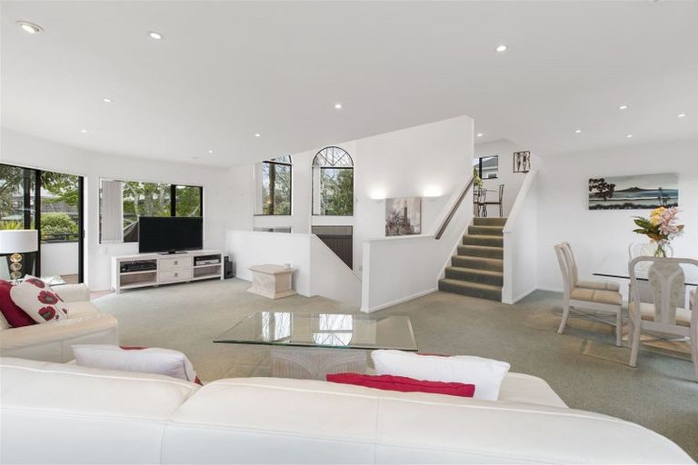 Photo of property in 2/40 Carlisle Road, Browns Bay, Auckland, 0630