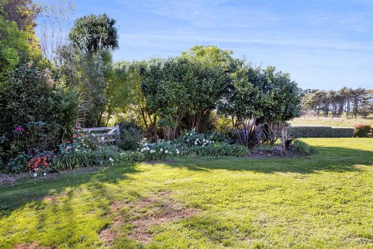 Photo of property in 1343 Devon Road, Brixton, Waitara, 4382