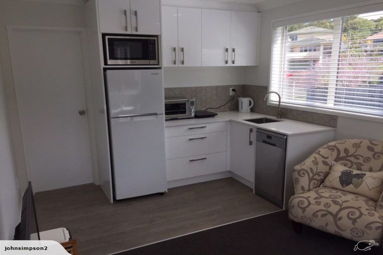 Photo of property in 5 Nottingham Place, Northcross, Auckland, 0630