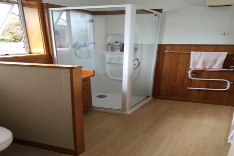 Photo of property in 7 Middlepark Road, Sockburn, Christchurch, 8042