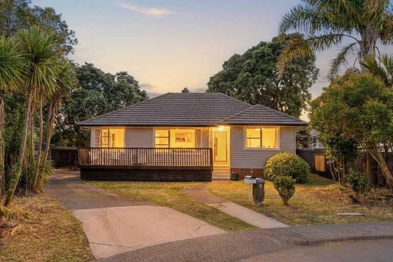 Photo of property in 24 Mackenzie Street, Te Atatu South, Auckland, 0610