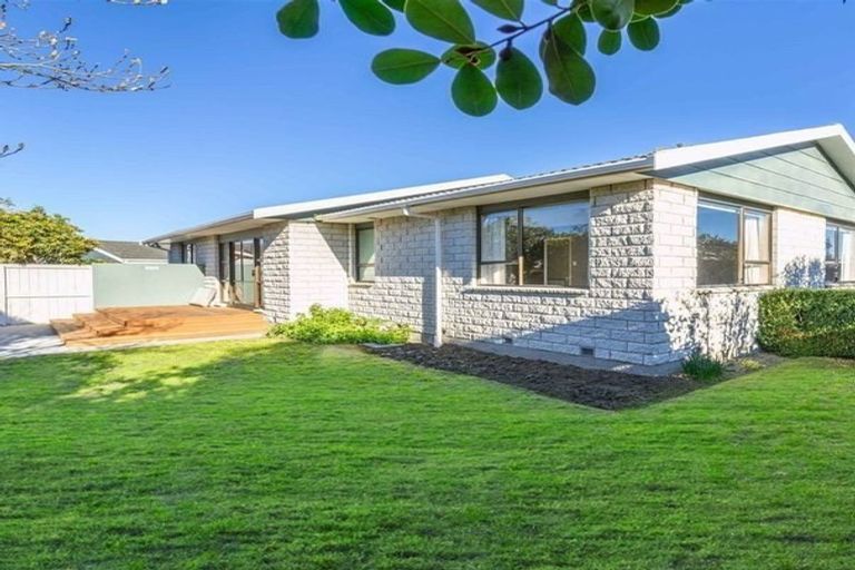 Photo of property in 76 Cheyenne Street, Sockburn, Christchurch, 8042