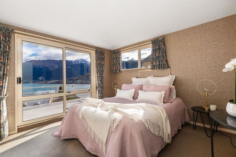 Photo of property in 23 Balmoral Drive, Kelvin Heights, Queenstown, 9300