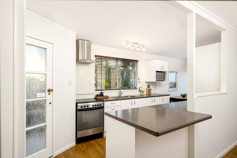 Photo of property in 5 Mckinley Road, Sunnyvale, Auckland, 0612