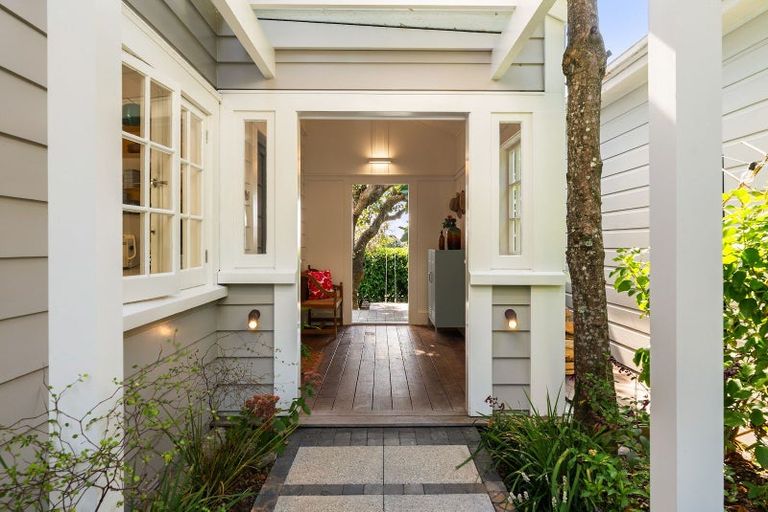 Photo of property in 4 Manuka Terrace, Eastbourne, Lower Hutt, 5013