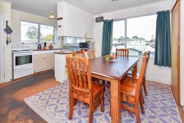 Photo of property in 13 Funnell Place, Manurewa, Auckland, 2102