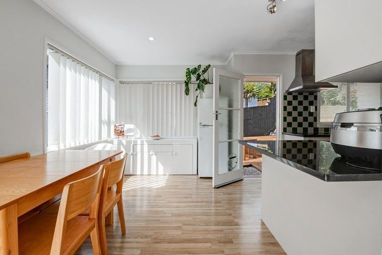 Photo of property in 9 Bryers Place, Bayview, Auckland, 0629