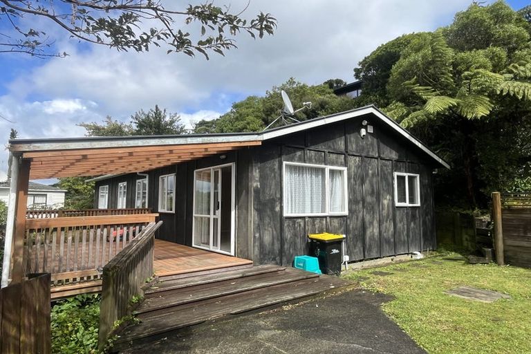 Photo of property in 64a Salford Street, Newlands, Wellington, 6037