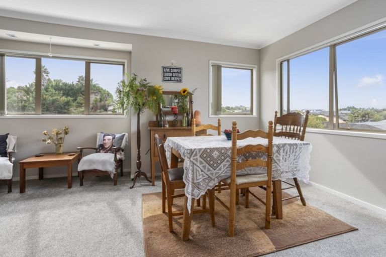 Photo of property in 12 Valley Fields Place, Pukekohe, 2120