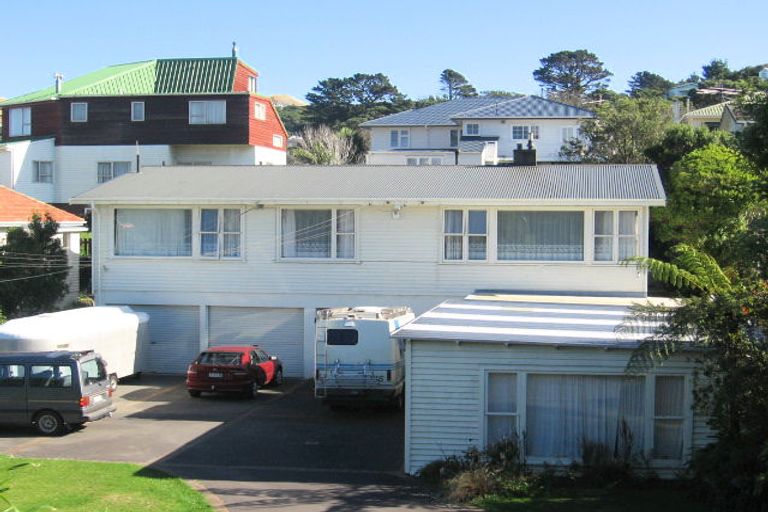 Photo of property in 9 Bassett Road, Johnsonville, Wellington, 6037