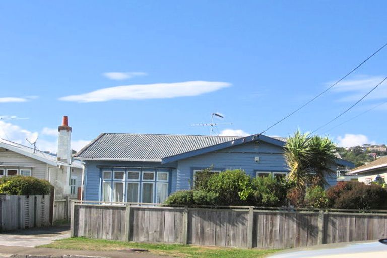 Photo of property in 70 Tauhinu Road, Miramar, Wellington, 6022