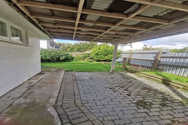 Photo of property in 1a Saulbrey Grove, Woburn, Lower Hutt, 5010